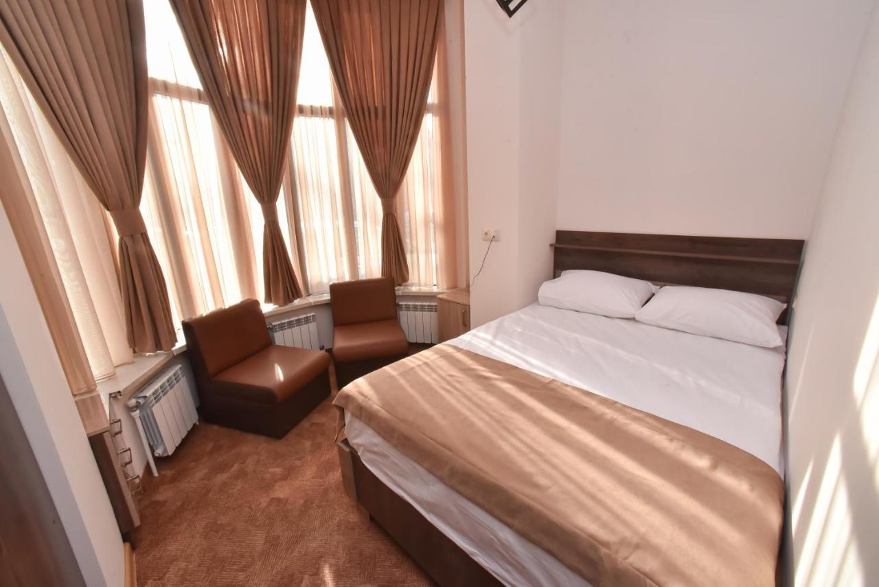 Good Hotel Yerevan Bagian luar foto